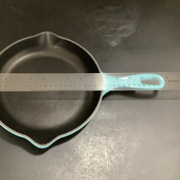 LE CREUSET Skillet Enameled Cast Iron 9" #23 Turquoise Blue France Dbl Spout - Picture 7 of 7